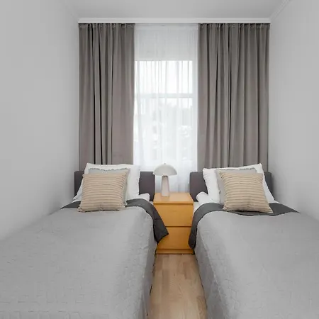 Apartmán Two Bedroom In With Desk For Remote Work And Bathtub By Renters *