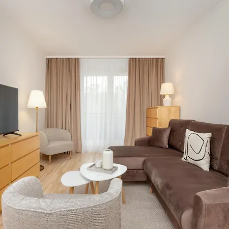 Two Bedroom In With Desk For Remote Work And Bathtub By Renters