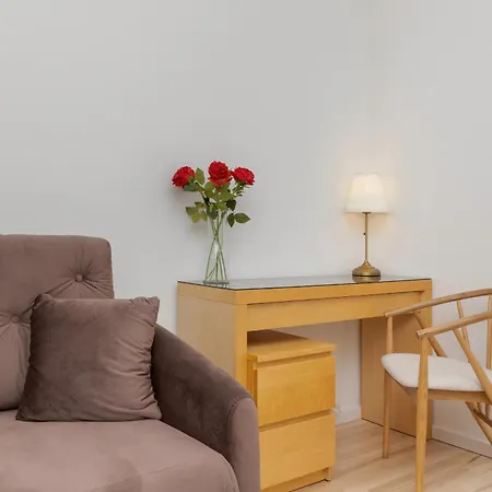 Apartment Two Bedroom In With Desk For Remote Work And Bathtub By Renters Gdansk