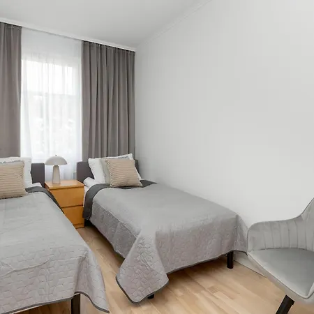 Apartment Two Bedroom In With Desk For Remote Work And Bathtub By Renters