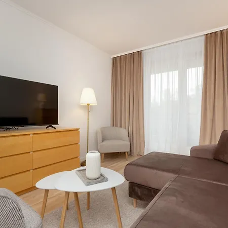 Two Bedroom In With Desk For Remote Work And Bathtub By Renters * Gdańsk