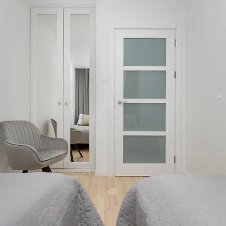 Apartment Two Bedroom In With Desk For Remote Work And Bathtub By Renters Gdansk