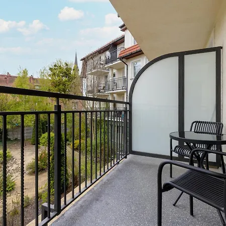 Two Bedroom In With Desk For Remote Work And Bathtub By Renters Apartment Gdansk