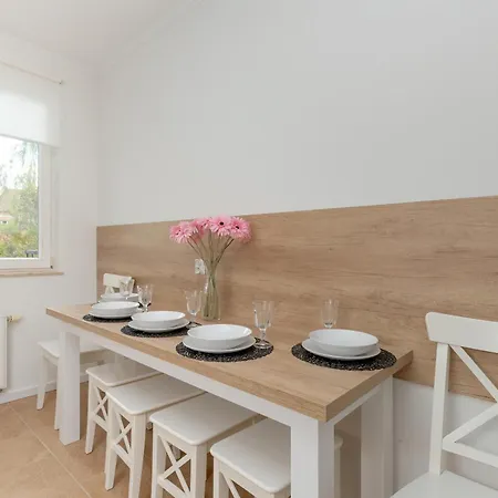 Two Bedroom In With Desk For Remote Work And Bathtub By Renters Gdansk