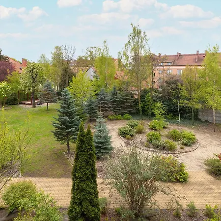 Two Bedroom In With Desk For Remote Work And Bathtub By Renters *