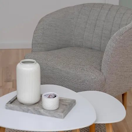 Apartment Two Bedroom In With Desk For Remote Work And Bathtub By Renters