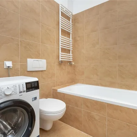 Two Bedroom In With Desk For Remote Work And Bathtub By Renters *