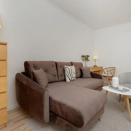 Two Bedroom In With Desk For Remote Work And Bathtub By Renters Apartment *