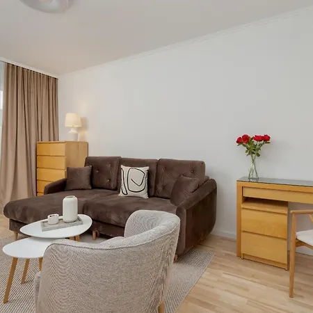 Two Bedroom In With Desk For Remote Work And Bathtub By Renters Gdańsk
