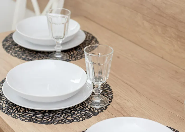 Daire Two Bedroom In With Desk For Remote Work And Bathtub By Renters Gdansk