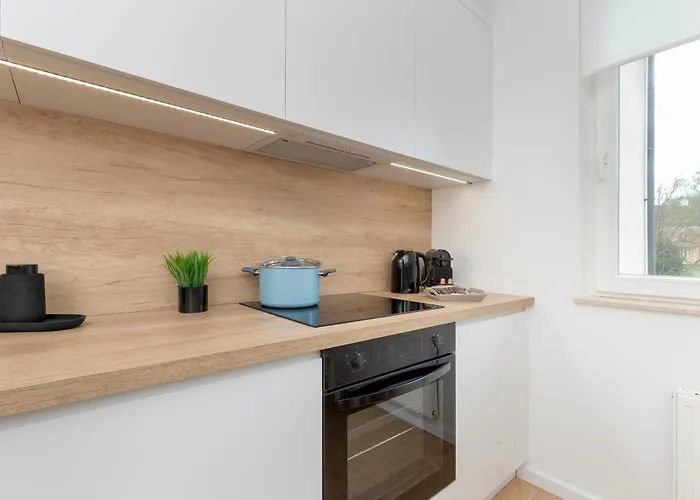 Two Bedroom In With Desk For Remote Work And Bathtub By Renters Gdansk