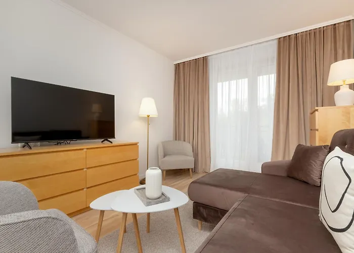 Two Bedroom In With Desk For Remote Work And Bathtub By Renters * Gdansk