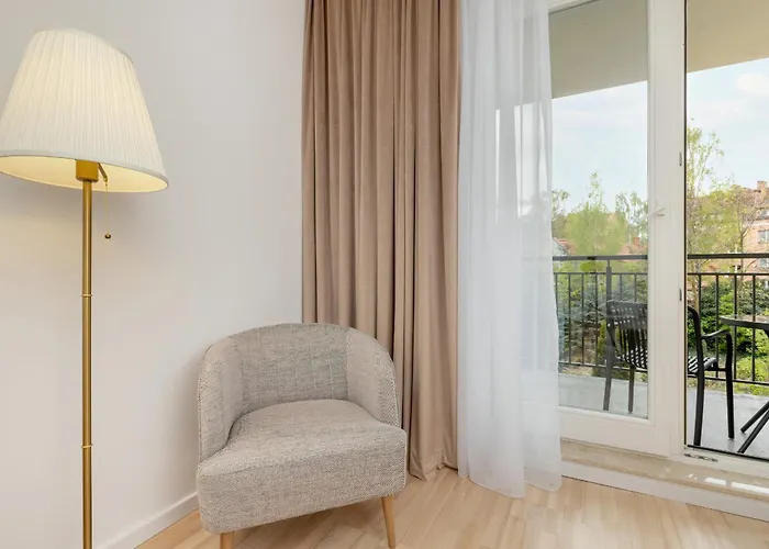 Daire Two Bedroom In With Desk For Remote Work And Bathtub By Renters