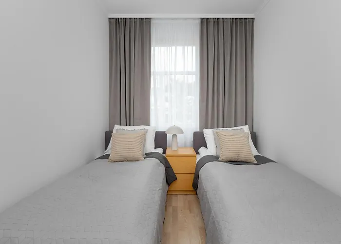 Appartamento Two Bedroom In With Desk For Remote Work And Bathtub By Renters *