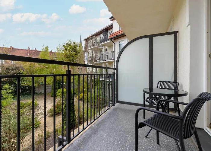 Two Bedroom In With Desk For Remote Work And Bathtub By Renters Daire Gdansk