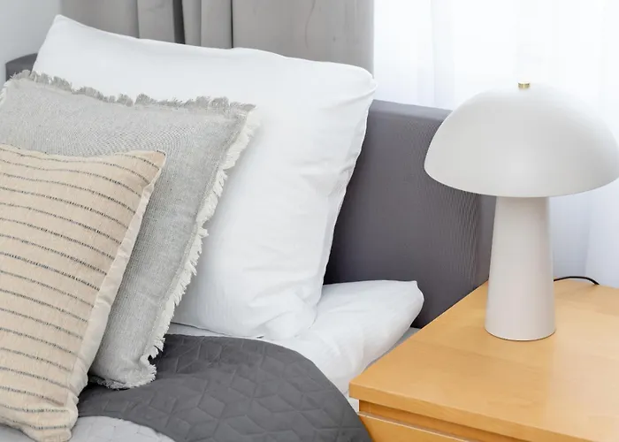 Appartamento Two Bedroom In With Desk For Remote Work And Bathtub By Renters Danzica