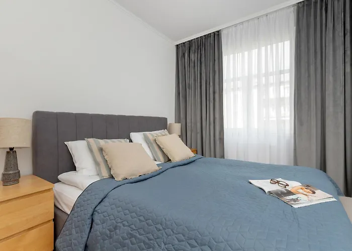 Two Bedroom In With Desk For Remote Work And Bathtub By Renters Daire