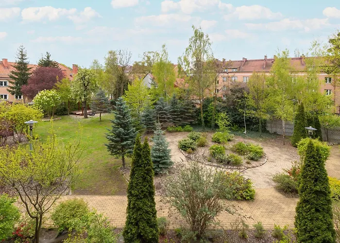 Two Bedroom In With Desk For Remote Work And Bathtub By Renters *