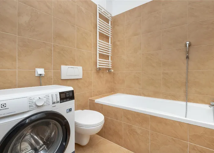 Two Bedroom In With Desk For Remote Work And Bathtub By Renters *