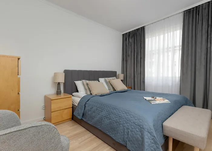 Two Bedroom In With Desk For Remote Work And Bathtub By Renters * Gdansk